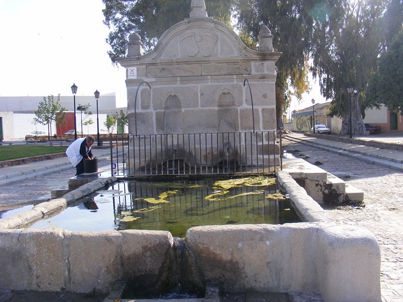 Archivo:Fuente de Hinojosa del Duque.jpg