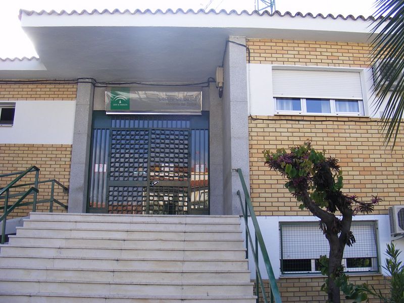 Archivo:Centro Salud Hinojosa Duque.jpg