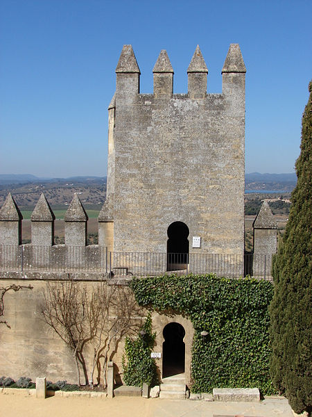 Archivo:Torre redonda almodovar.jpg